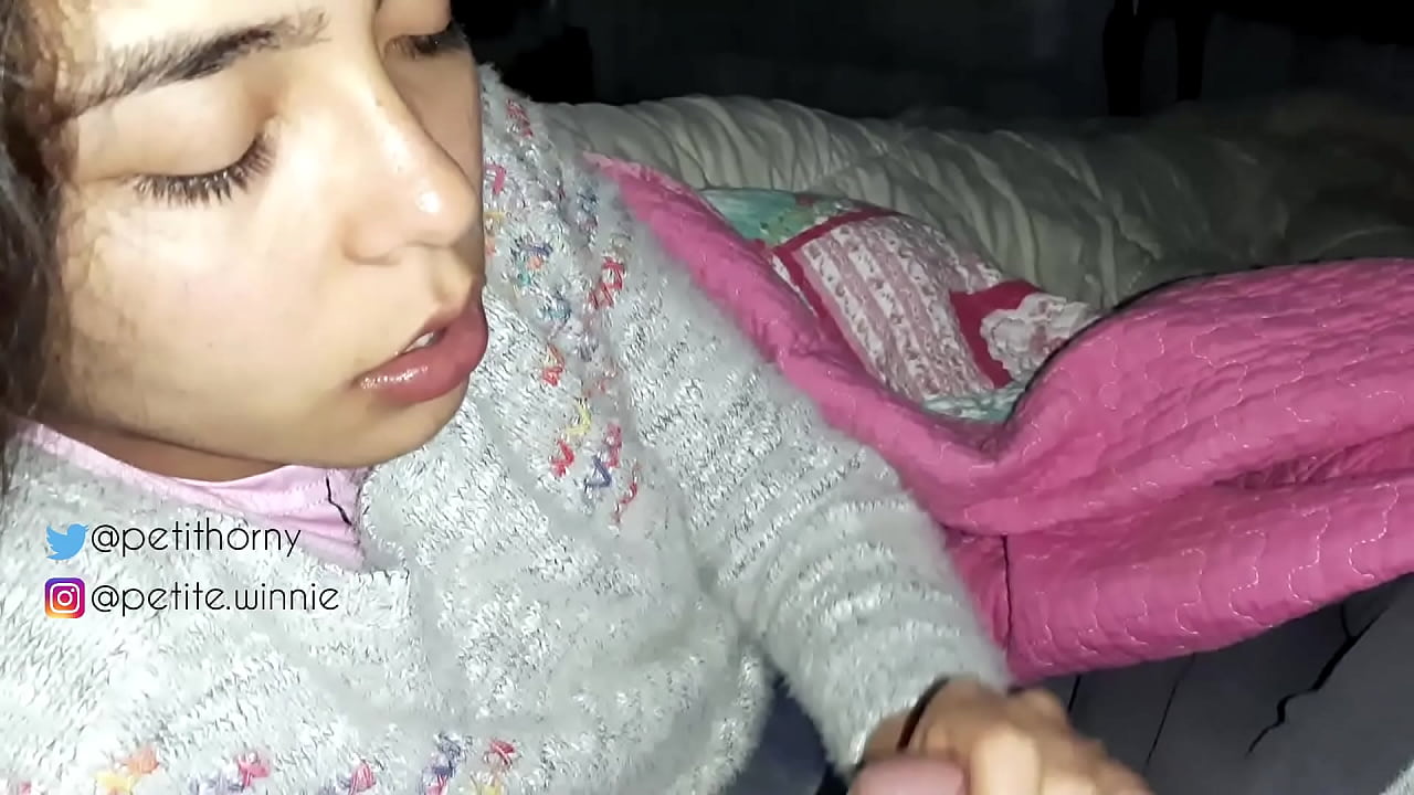 Bidh mi a’ slugadh bainne loma-làn m’fhear-cèile - A’ sealltainn TONGUE LE CUM