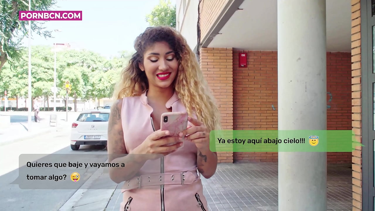 Bean neo-dhìleas gu bhith a’ fuck a leannan òg gu cruaidh fhad ‘s a tha an duine aice ag obair. Latina le tits agus asal mòr. Venus Aphrodite.