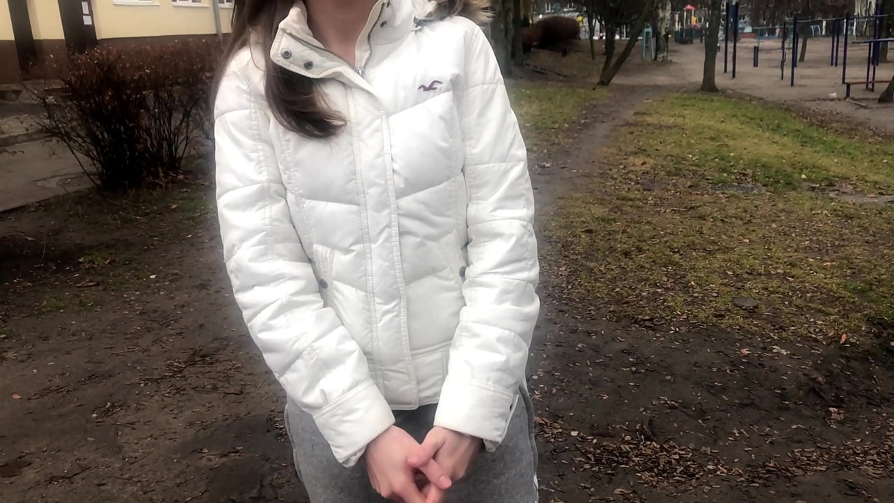 Stranger Airson an t-airgead a chaidh a tharraing agus a dhùsgadh. Neo-dhreuchdail Ruiseanach. Le Labhairt.